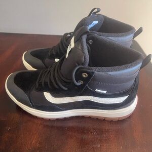 Vans Ultrarange Exo Hi Black/Mashmallow